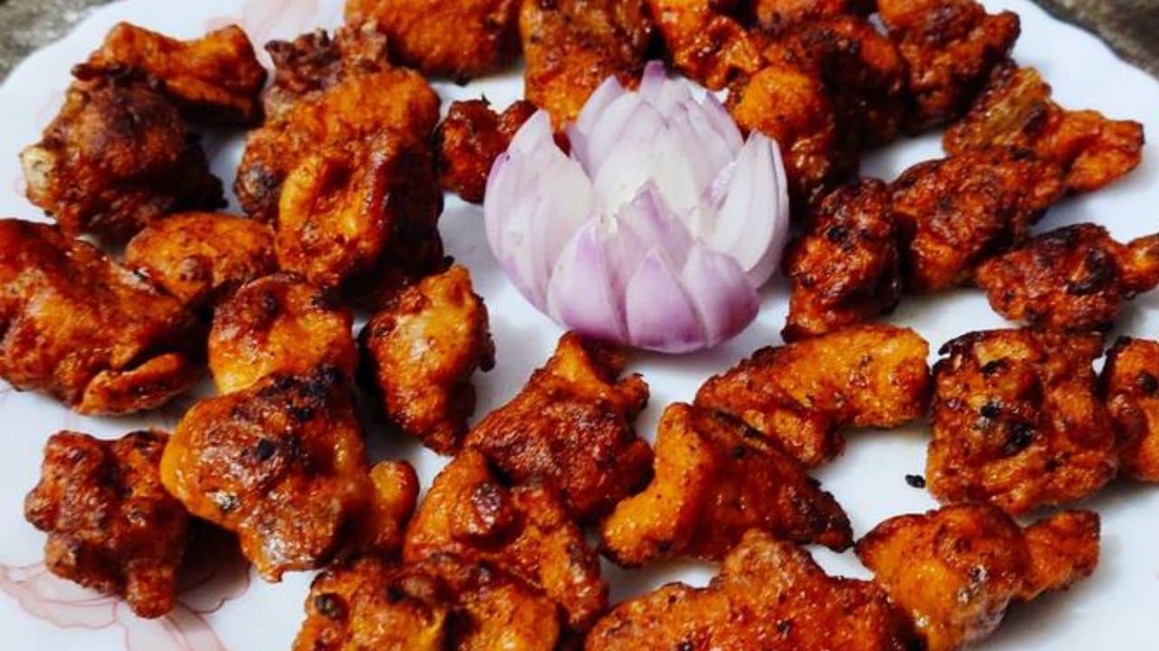 কাবাব বা রোস্ট নয়, বাড়িতে মুচমুচে মুরগি তৈরি করে তাক লাগিয়ে দিন সবাইকে