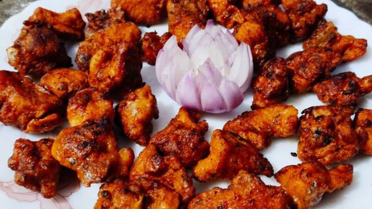 কাবাব বা রোস্ট নয়, বাড়িতে মুচমুচে মুরগি তৈরি করে তাক লাগিয়ে দিন সবাইকে কাবাব বা রোস্ট নয়, বাড়িতে মুচমুচে মুরগি তৈরি করে তাক লাগিয়ে দিন সবাইকে