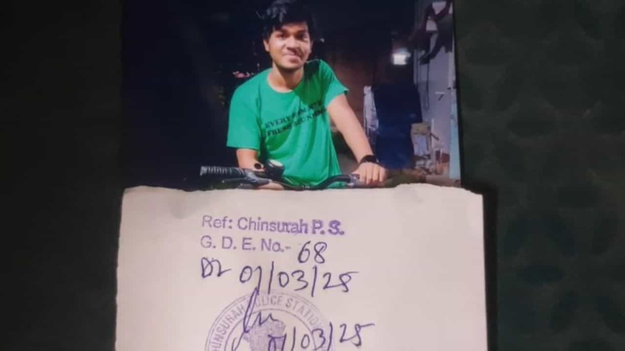 Hooghly: পরীক্ষার ৪৮ ঘণ্টা আগে বাড়ি থেকে পালিয়েছিল, ফিরে এসে আত্মহত্য়ার চেষ্টা মেধাবী ছাত্রের Hooghly: পরীক্ষার ৪৮ ঘণ্টা আগে বাড়ি থেকে পালিয়েছিল, ফিরে এসে আত্মহত্য়ার চেষ্টা মেধাবী ছাত্রের
