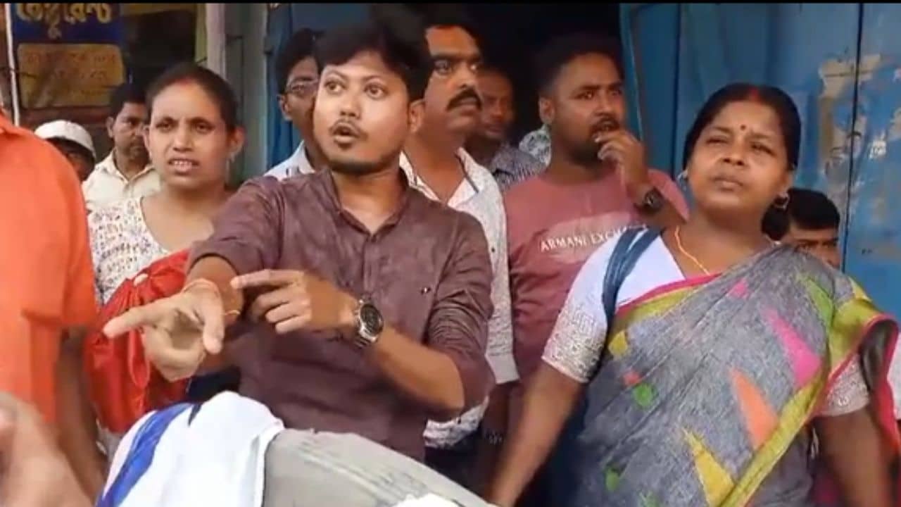 Contai: ভোটার নিয়ে টানাটানি দুদলের সমর্থকদের, কাঁথি সমবায় ব্যাঙ্কের ভোটেও রক্তারক্তিকাণ্ড!