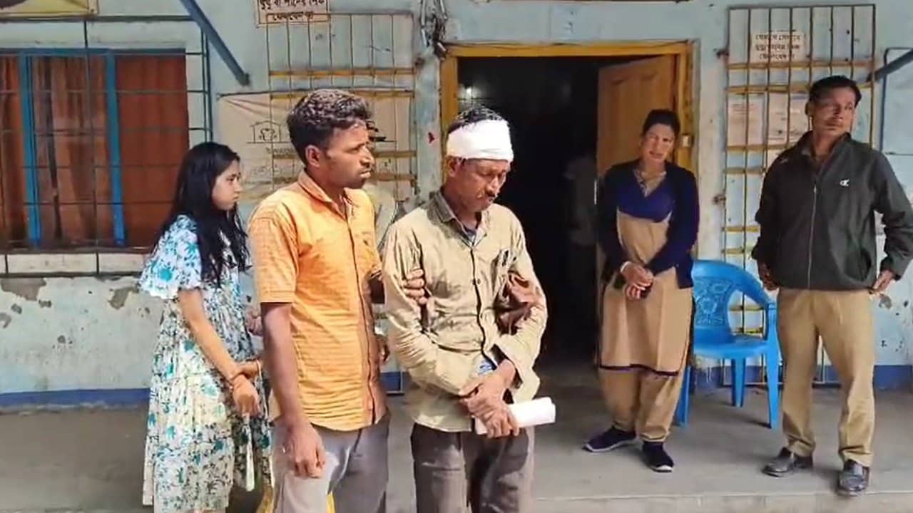 Cooch Behar: জমি বিবাদকে কেন্দ্র করে রণক্ষেত্র শীতলকুচি, এলাকায় ঢুকল বিশাল পুলিশ বাহিনী