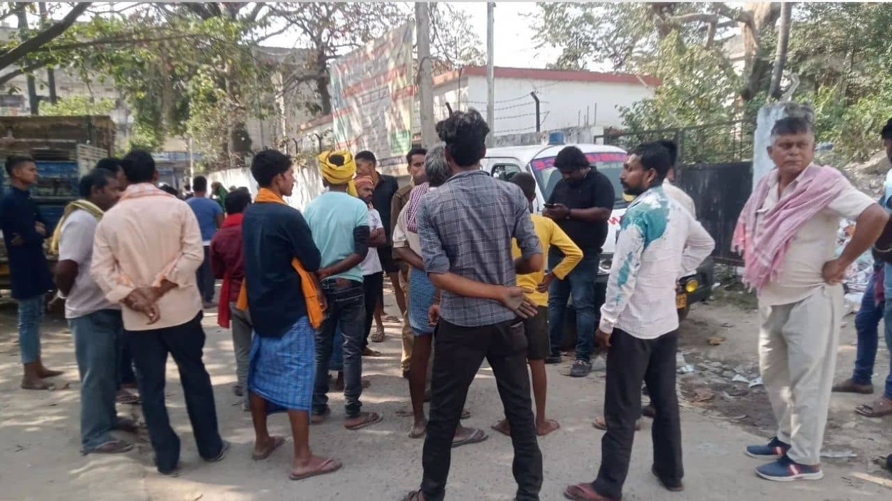 বাড়ির উঠোনে পড়ে কাটা পুরুষাঙ্গ, পাশে কাতরাচ্ছে মিথিলেশ, হোলির দিনই গ্রামবাসী যে দৃশ্য দেখল, তা কখনও ভোলার নয়...