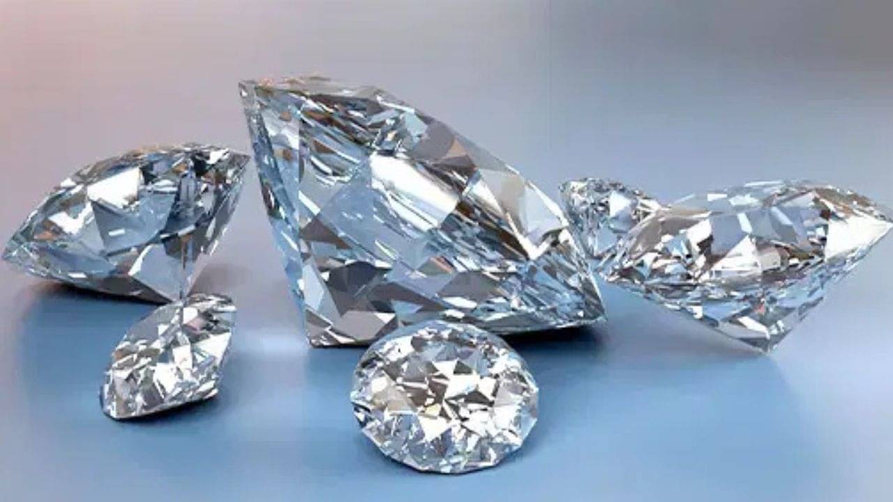 Astrology Tips: হিরে পরেন? সঠিক নিয়ম মানেন তো, নাহলেই এই সব রাশির হতে পারে বড় বিপদ