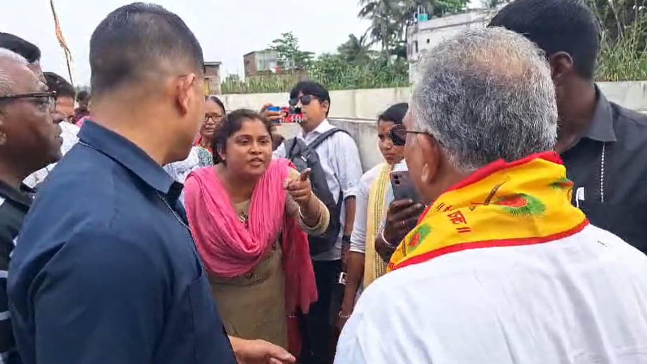 Dilip Ghosh: ‘বাপ তুলে কেন কথা বলছেন?’ প্রশ্ন মহিলাদের, ‘চোদ্দপুরুষ তুলব, বেশি ন্যাকামি করবে না’, পাল্টা রেগে লাল দিলীপ