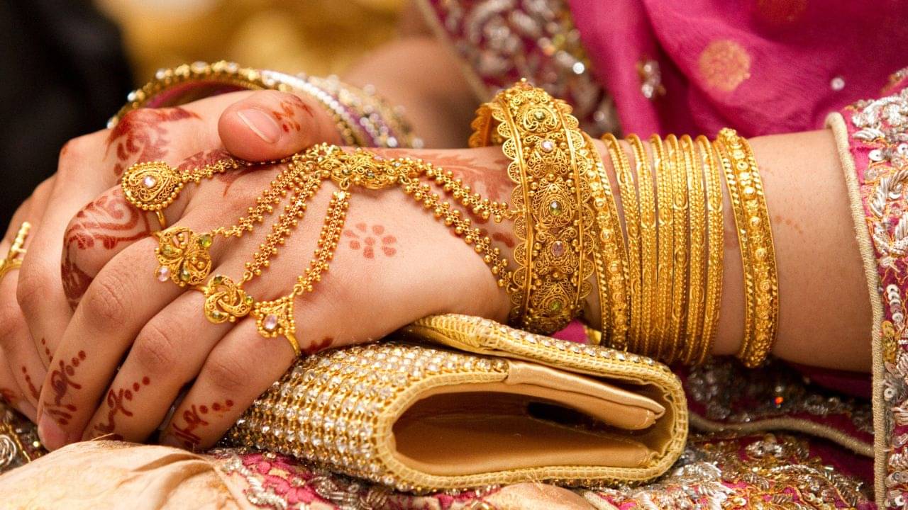 Dubai Gold Price: দুবাইতে কি সত্যি জলের দরে সোনা পাওয়া যায়? আপনি কত সোনা কিনে আনতে পারেন, জেনে নিন নিয়ম