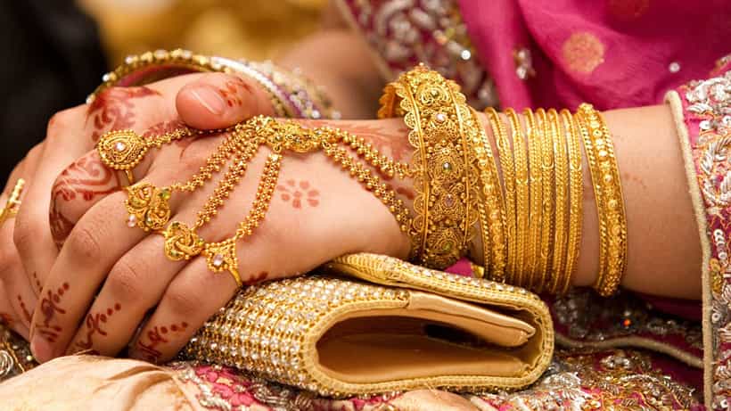 Dubai Gold Price: দুবাইতে কি সত্যি জলের দরে সোনা পাওয়া যায়? আপনি কত সোনা কিনে আনতে পারেন, জেনে নিন নিয়ম