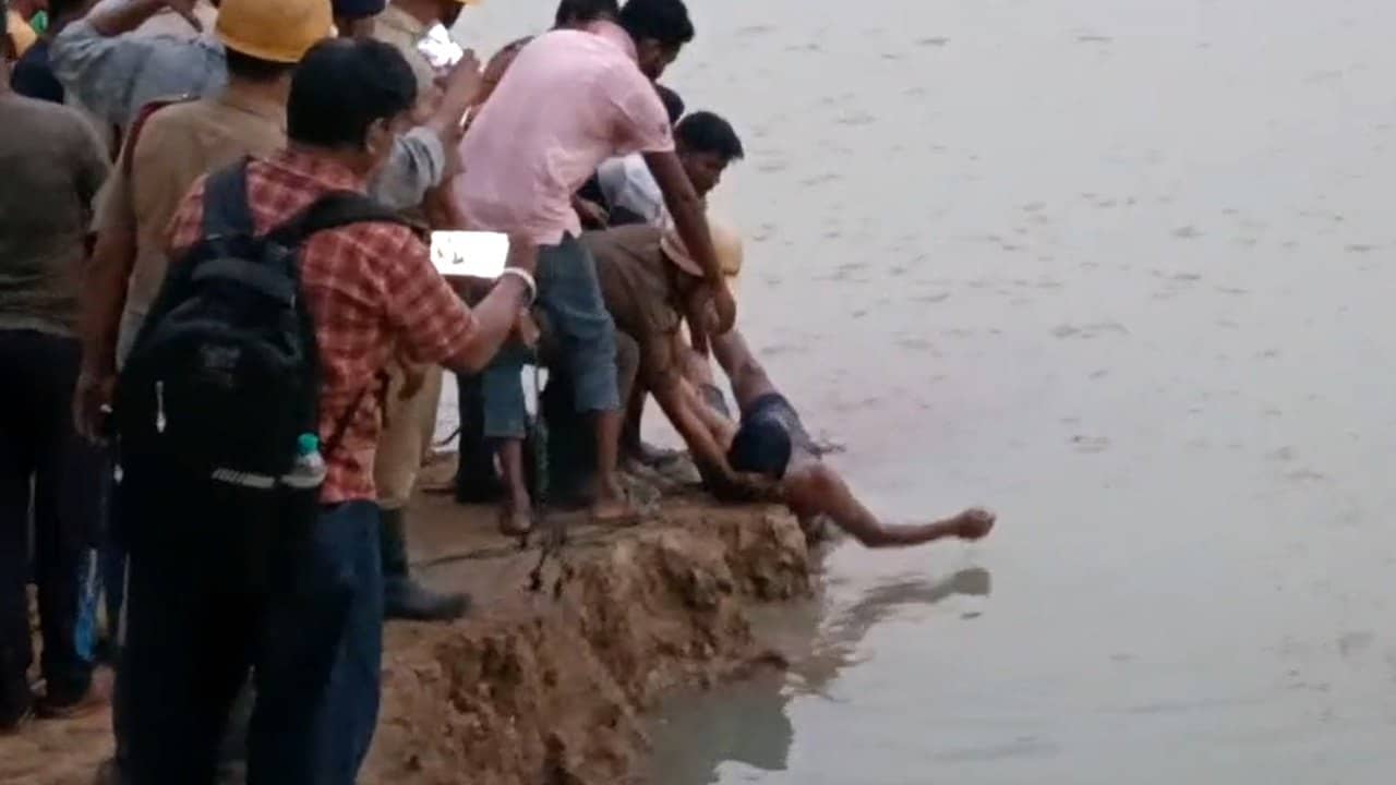 Durgapur: জঙ্গলে পিকনিক করতে গিয়ে আর বাড়ি ফেরা হল না কৌশিক-প্রীতম-অরিত্রদের, পুকুর থেকে উঠল ৩ যুবকের লাশ