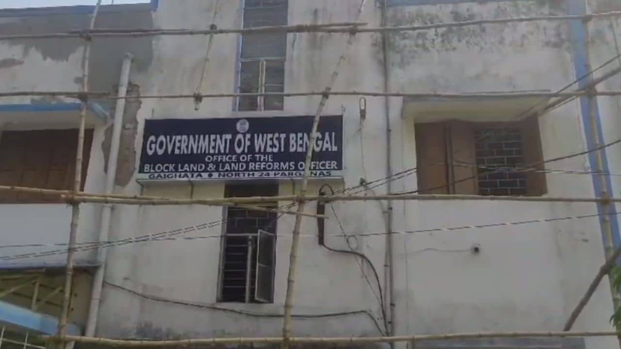 WBSEDCL: বকেয়া ৩৬ হাজার, সরকারি অফিসের লাইন কাটল সরকারই, খবর সম্প্রচারের পর আবার জুড়েও গেল