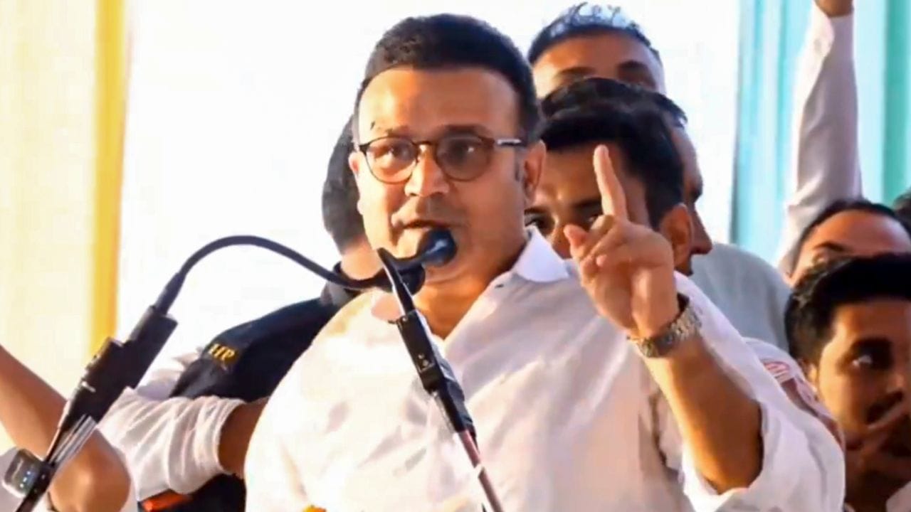 Virender Sehwag Brother: ৭ কোটির চেক বাউন্স! সেওয়াগকে গ্রেফতার করল পুলিশ Virender Sehwag Brother: ৭ কোটির চেক বাউন্স! সেওয়াগকে গ্রেফতার করল পুলিশ