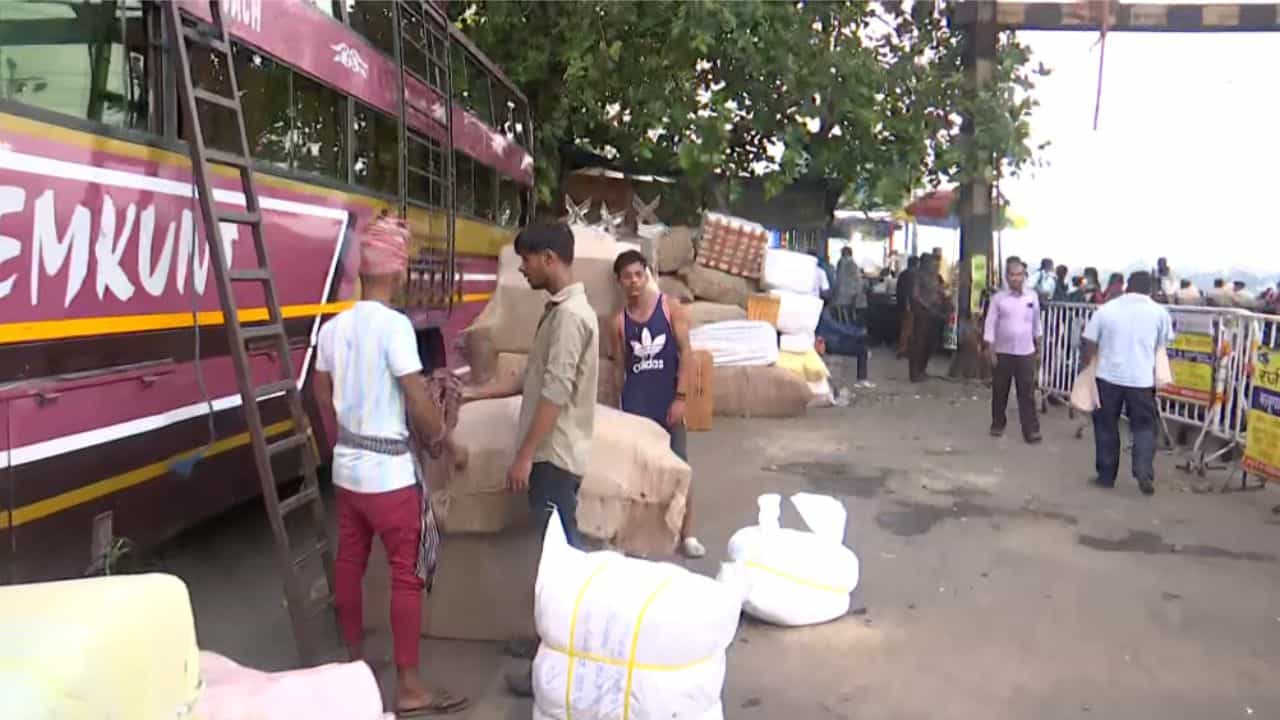 Fake Medicine: রাতের বাসে বাক্সে-বাক্সে কলকাতায় ঢুকছে নকল ওষুধ? বিস্ফোরক তথ্য Fake Medicine: রাতের বাসে বাক্সে-বাক্সে কলকাতায় ঢুকছে নকল ওষুধ? বিস্ফোরক তথ্য