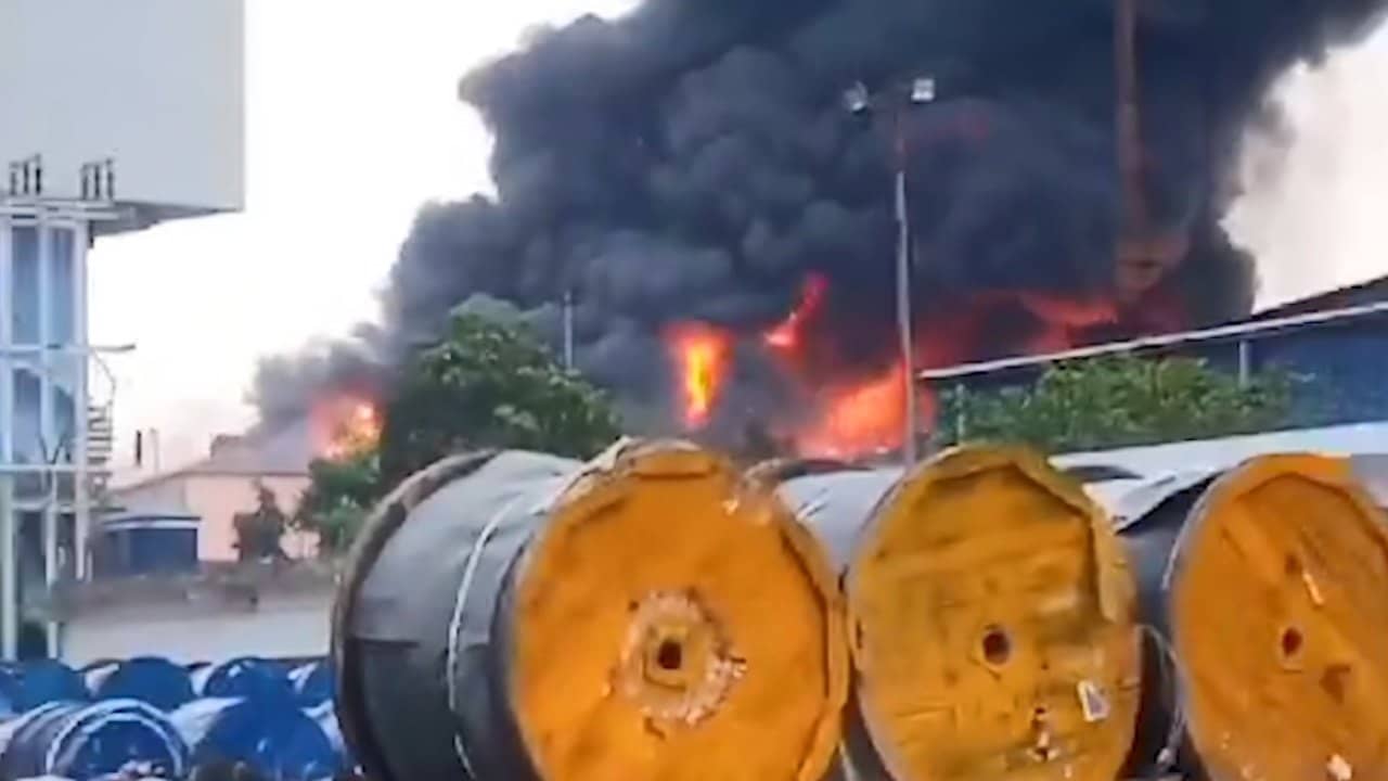 Fire in Howrah: সাঁকরাইলে প্লাস্টিক কারখানায় বিধ্বংসী আগুন, ঘটনাস্থলে দমকলের ১০ ইঞ্জিন