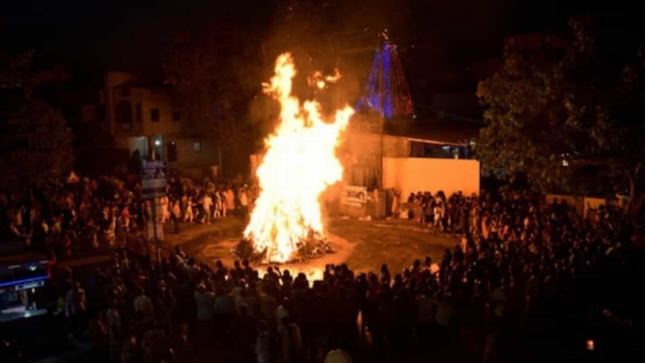 বৃদ্ধকে অপহরণ করে এনে মাথা কাটল তান্ত্রিক, ধড় পুড়িয়ে দিল আগুনে! সবই করল শুধুমাত্র এই জন্য... বৃদ্ধকে অপহরণ করে এনে মাথা কাটল তান্ত্রিক, ধড় পুড়িয়ে দিল আগুনে! সবই করল শুধুমাত্র এই জন্য...