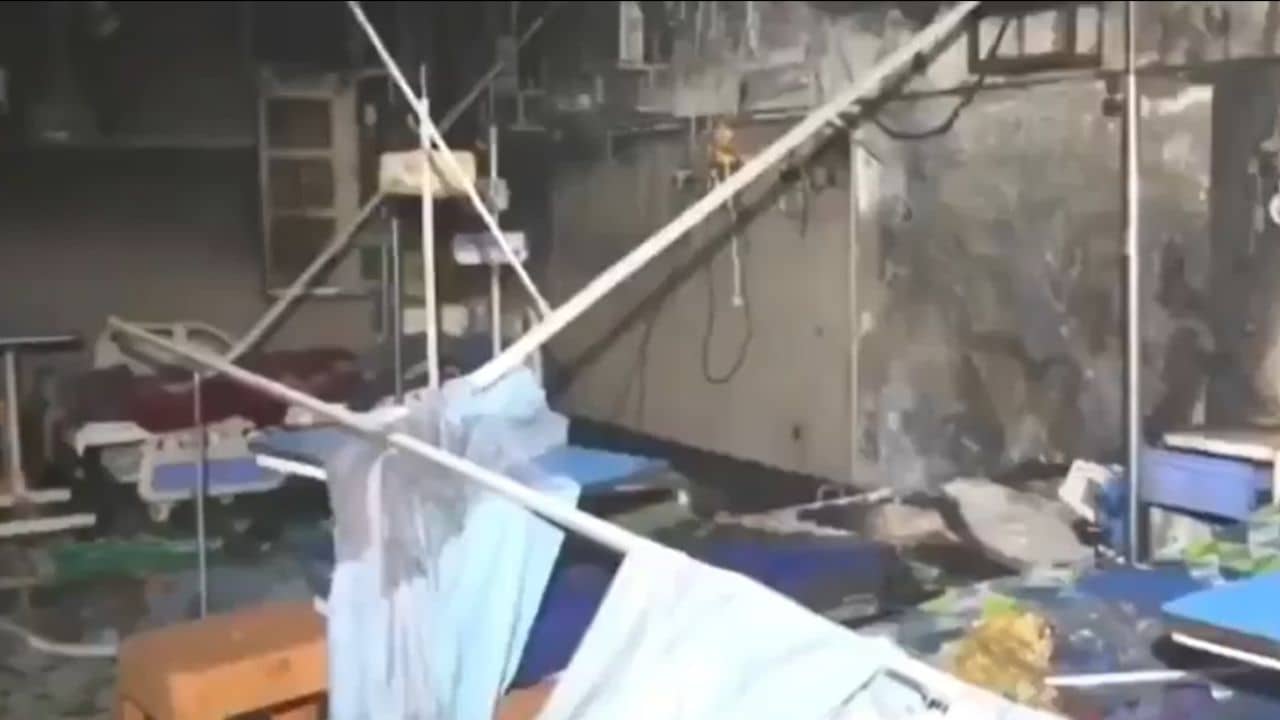 Fire in Hospital: মাঝরাতে দাউদাউ করে জ্বলে উঠল সরকারি হাসপাতাল, পুড়ে খাক ICU