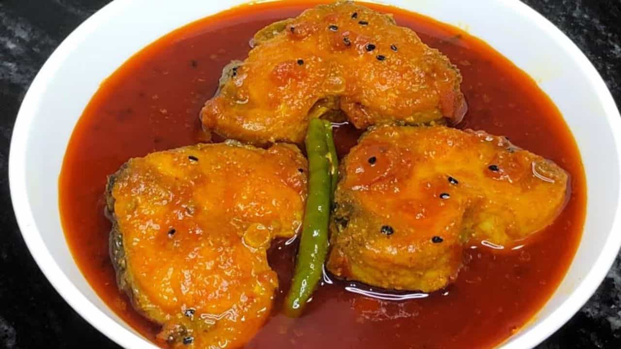 মাছের ঝোলে এটা দিলেই বাড়বে স্বাদ, খাবার টেবিলে হইচই পড়ে যাবে