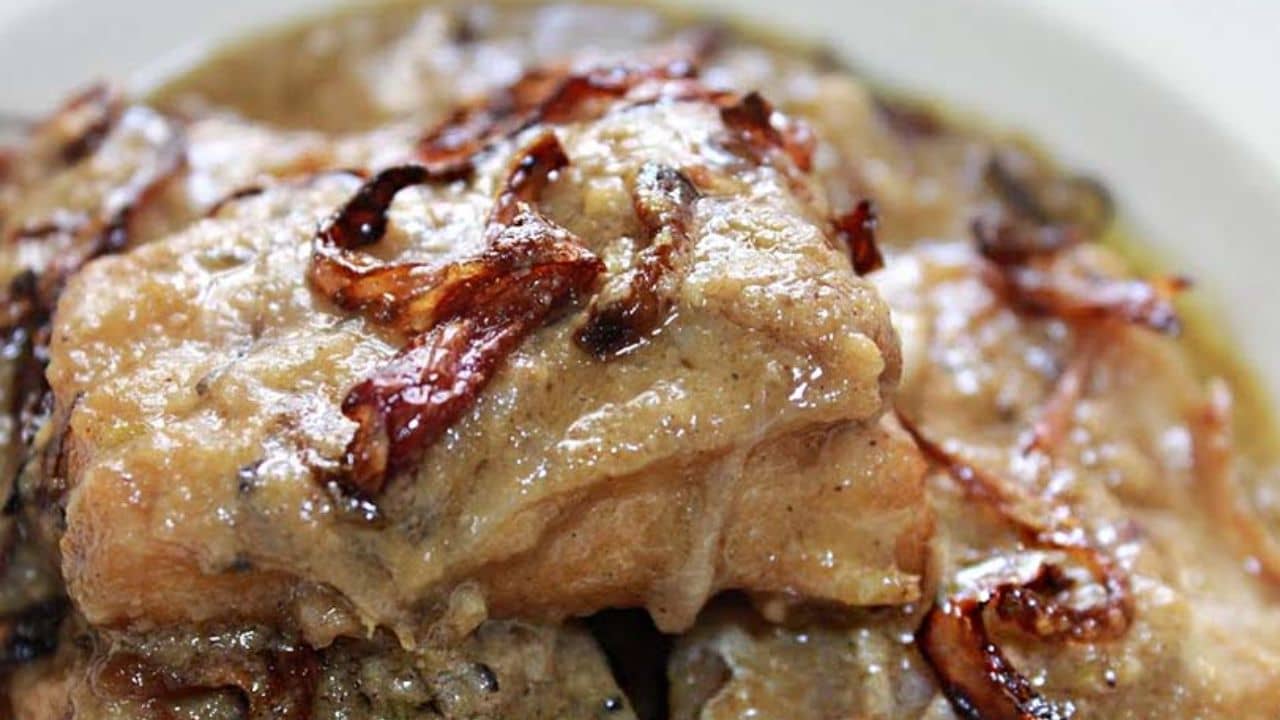 ছুটির দিনে দুপুরের পাতে রুই কোর্মা, নতুন এই পদে তাক লাগান অতিথিদের