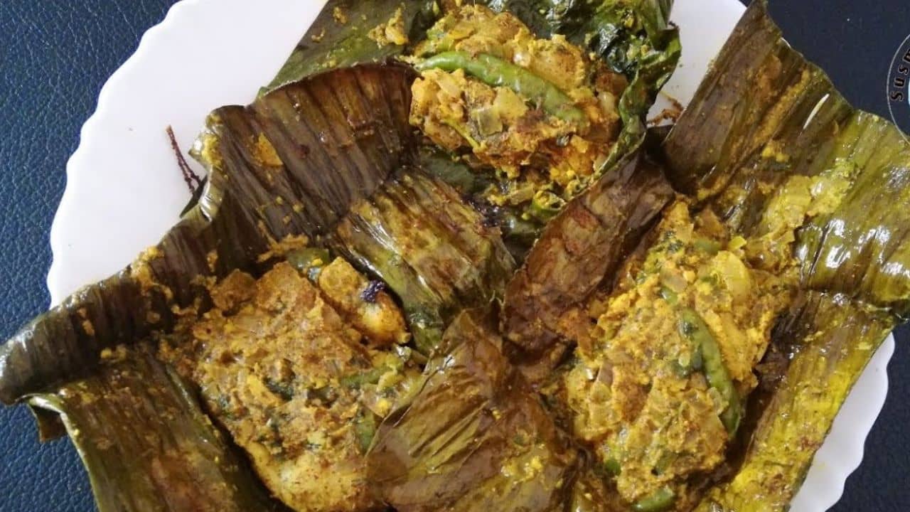 লটে মাছের ঝাল পাতুরি দিয়ে জমিয়ে দিন দুপুরের পাত, সবাই বলবে খাসা রান্না