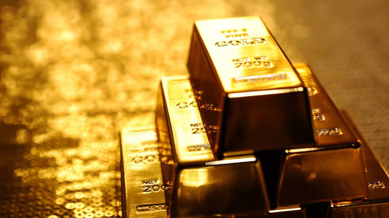 Gold Price: শিখরে ওঠার পর এবার কি হড়কে পড়বে সোনার দাম? আতঙ্কে বিনিয়োগকারীরা Gold Price: শিখরে ওঠার পর এবার কি হড়কে পড়বে সোনার দাম? আতঙ্কে বিনিয়োগকারীরা