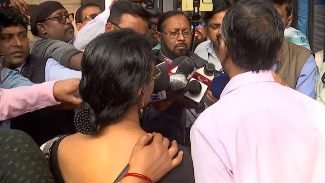 R G Kar: রহস্য লুকিয়ে ৫৪-তেই!  তিলোত্তমার বাবা কী জানাতেই ভাবনাচিন্তা শুরু করেছেন বিচারপতি...?