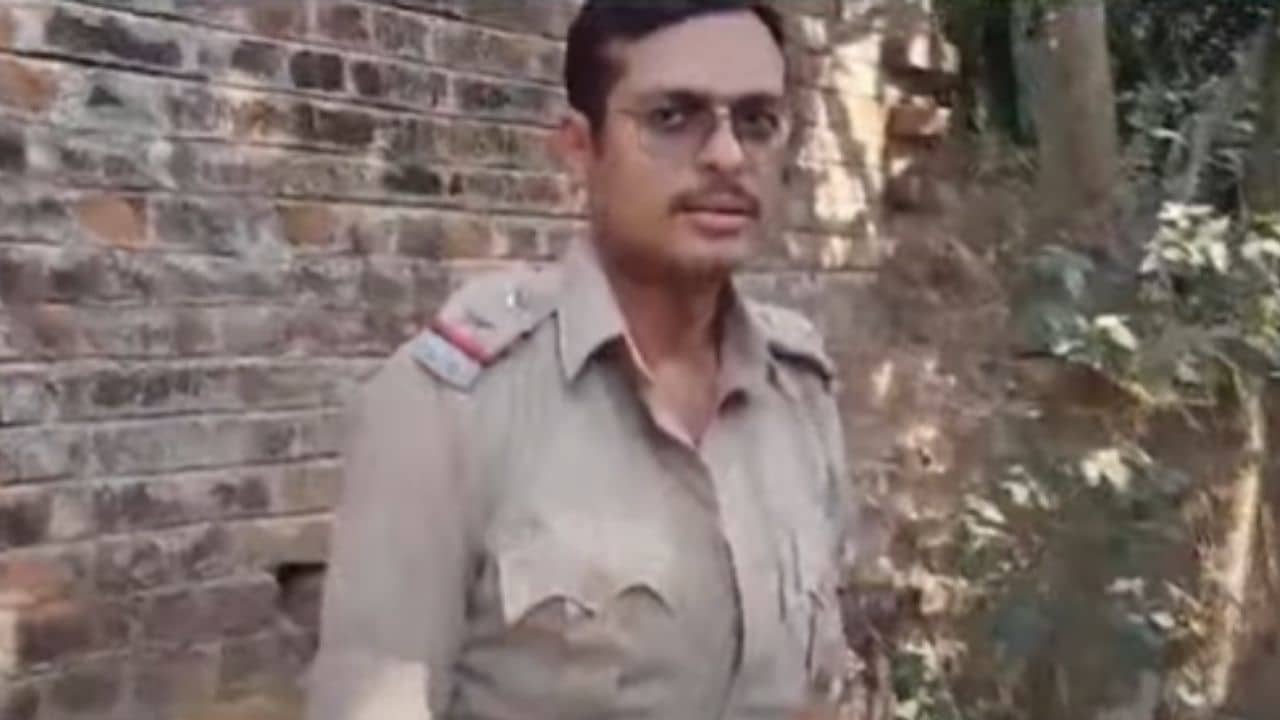 Habra: বেআইনি মদ বিক্রি বন্ধ করতে গিয়ে হাবড়ায় আক্রান্ত দুই পুলিশ কর্মী