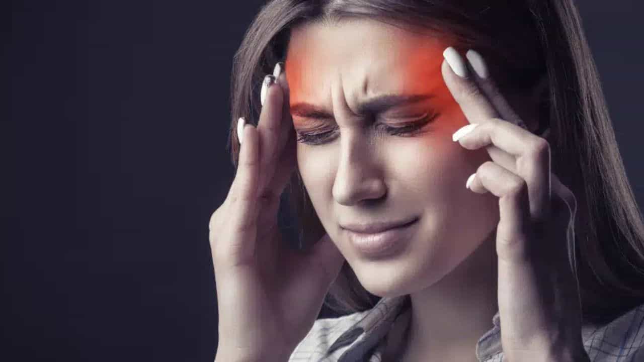 Head Pain: মাইগ্রেন, সাইনাস নাকি প্রেসার, আপনার মাথার যন্ত্রণার আসল কারণ কী? বুঝবেন কী করে? Head Pain: মাইগ্রেন, সাইনাস নাকি প্রেসার, আপনার মাথার যন্ত্রণার আসল কারণ কী? বুঝবেন কী করে?