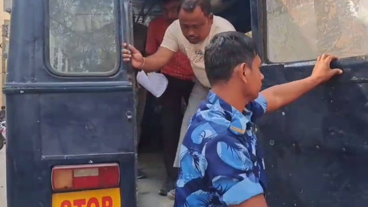 খড়ের গাদায় যুবককে পুড়িয়ে খুনের অভিযোগ, গ্রেফতার TMC কর্মী