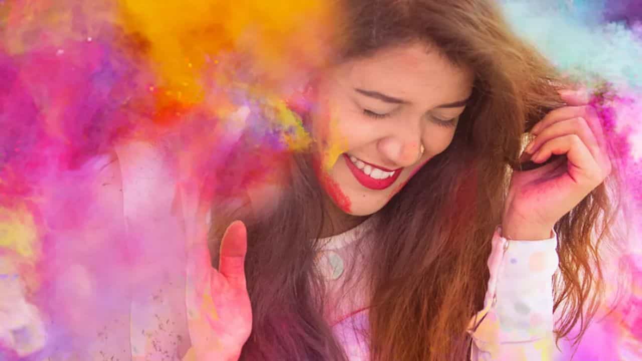 রং খেলে ভূত সাজার পর শুধু মাখুন এই জিনিস, তাহলেই ২ মিনিটে ভ্যানিশ সব রং রং খেলে ভূত সাজার পর শুধু মাখুন এই জিনিস, তাহলেই ২ মিনিটে ভ্যানিশ সব রং