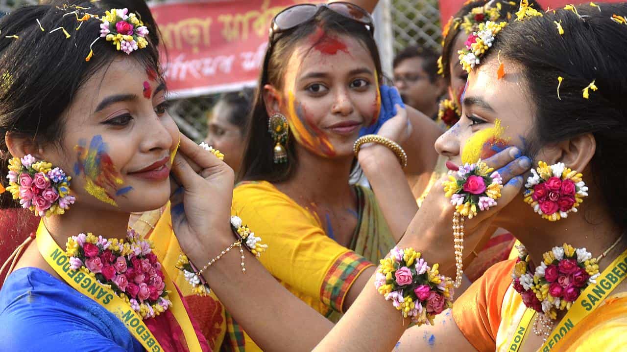 Weather in Holi: দোলে কেমন থাকবে আকাশের মুড? বৃষ্টি নাকি গরমের দাপট? কী বলছে আবহওয়া দফতর Weather in Holi: দোলে কেমন থাকবে আকাশের মুড? বৃষ্টি নাকি গরমের দাপট? কী বলছে আবহওয়া দফতর