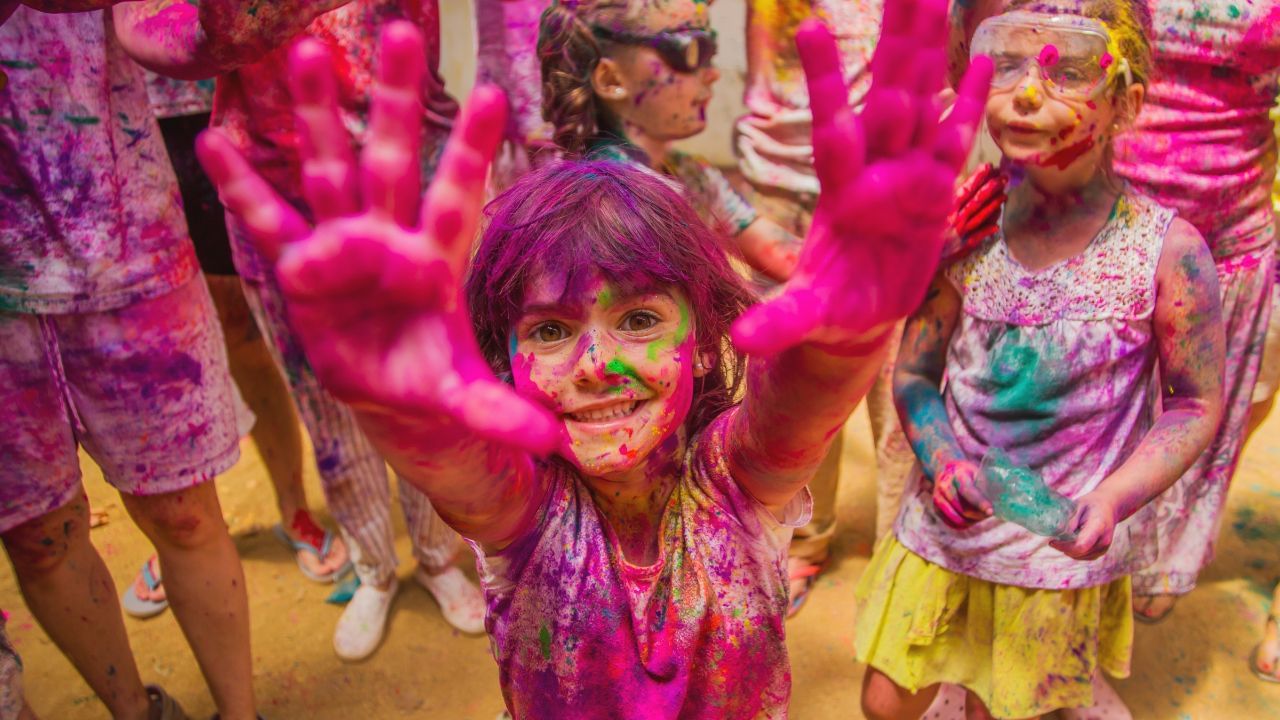 Holi 2025: দেদার রং খেলে সাদা জামার বারোটা বেজেছে! এই ৫ টোটকাতেই খেলা শেষ 'জিদ্দি' দাগের Holi 2025: দেদার রং খেলে সাদা জামার বারোটা বেজেছে! এই ৫ টোটকাতেই খেলা শেষ 'জিদ্দি' দাগের