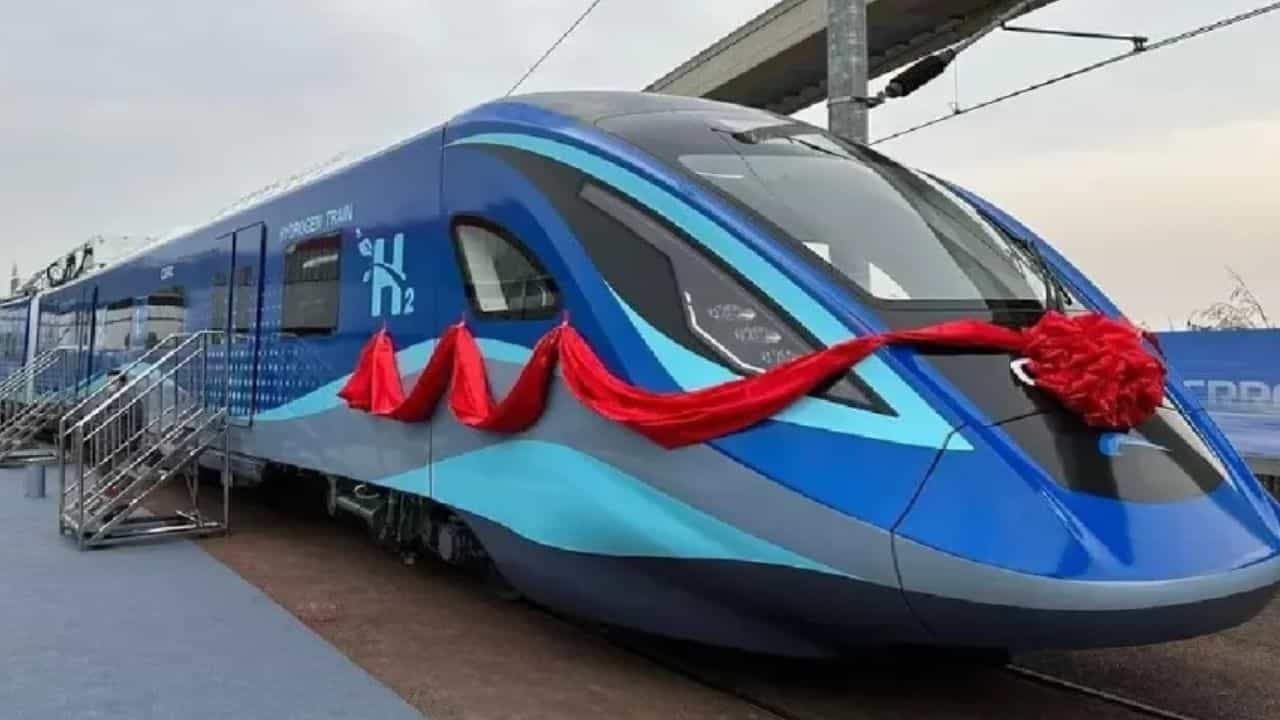 India's First Hydrogen Train: কলকাতা থেকে পটনা ২ ঘণ্টায়! কত স্পিড, কবে থেকে চালু, হাইড্রোজেন ট্রেন নিয়ে বড় আপডেট India's First Hydrogen Train: কলকাতা থেকে পটনা ২ ঘণ্টায়! কত স্পিড, কবে থেকে চালু, হাইড্রোজেন ট্রেন নিয়ে বড় আপডেট