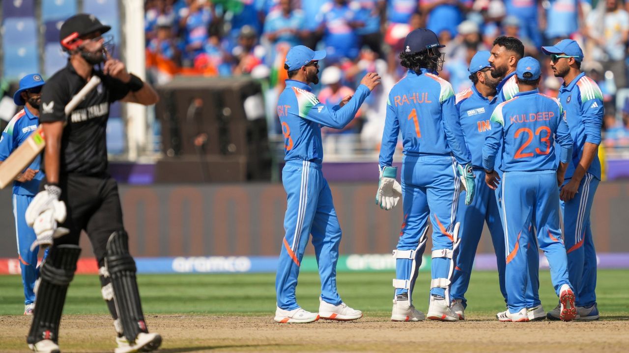 IND vs NZ Final: স্পিন দাপট, স্লগে গুরুত্বপূর্ণ ব্রেক থ্রু সামির; ট্রফি জয়ে ভারতের চাই ২৫২