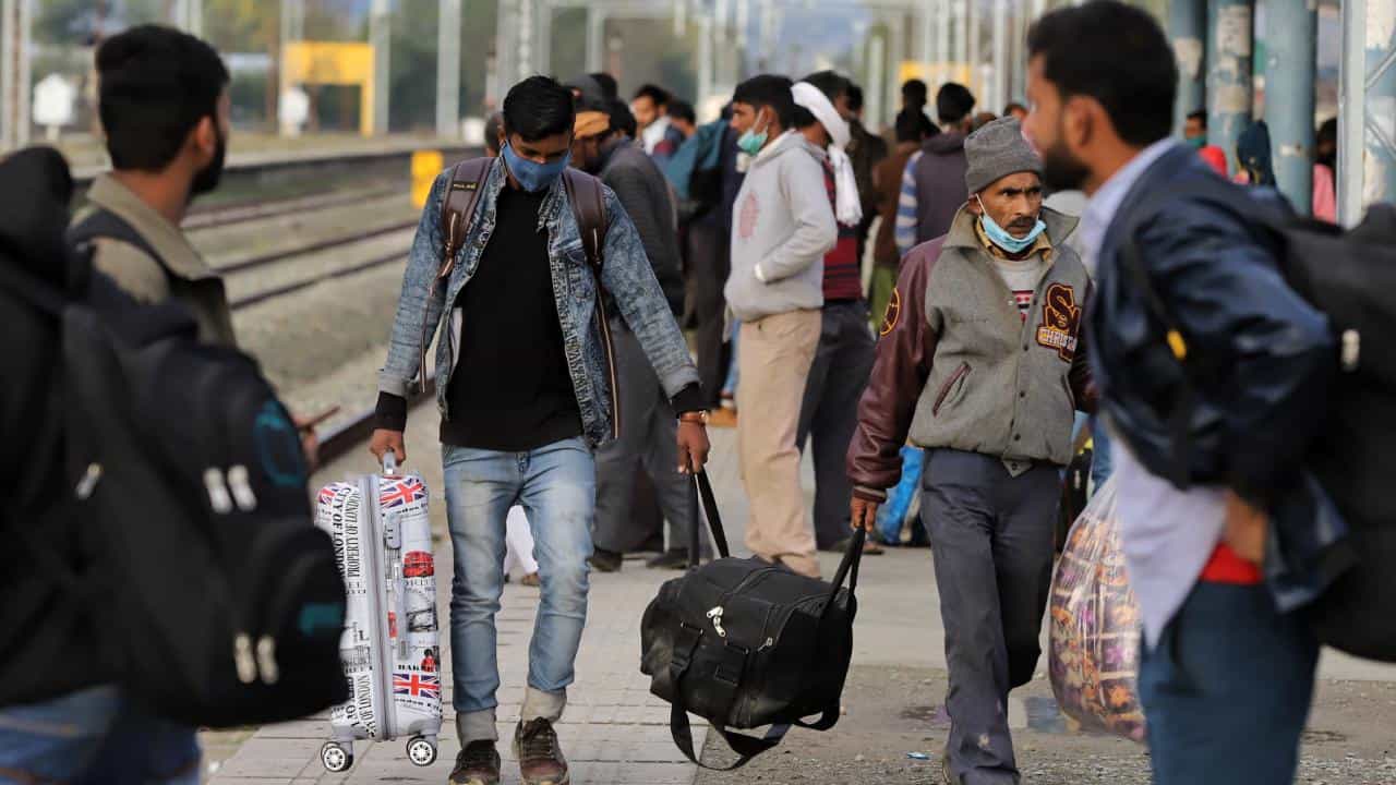 Indian Railways: ওয়েটিং লিস্টের যাত্রীরা আর প্রবেশ করতে পারবেন না স্টেশনে, আরও একগুচ্ছ বড় বদলের পথে রেল Indian Railways: ওয়েটিং লিস্টের যাত্রীরা আর প্রবেশ করতে পারবেন না স্টেশনে, আরও একগুচ্ছ বড় বদলের পথে রেল