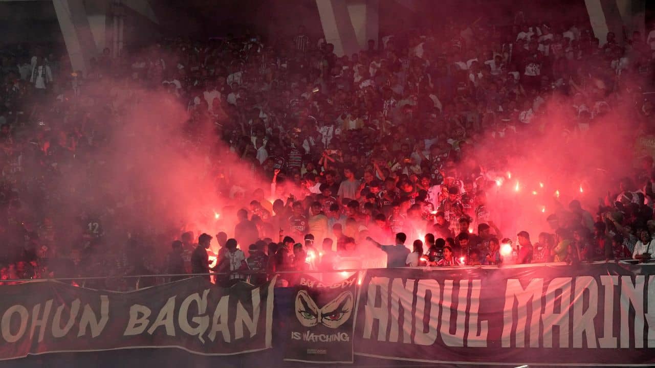 MBSG, ISL 2024-25: সবুজ-মেরুনে ঢাকলো আকাশ, বদলা নিয়েই শিল্ড তুলল মোহনবাগান