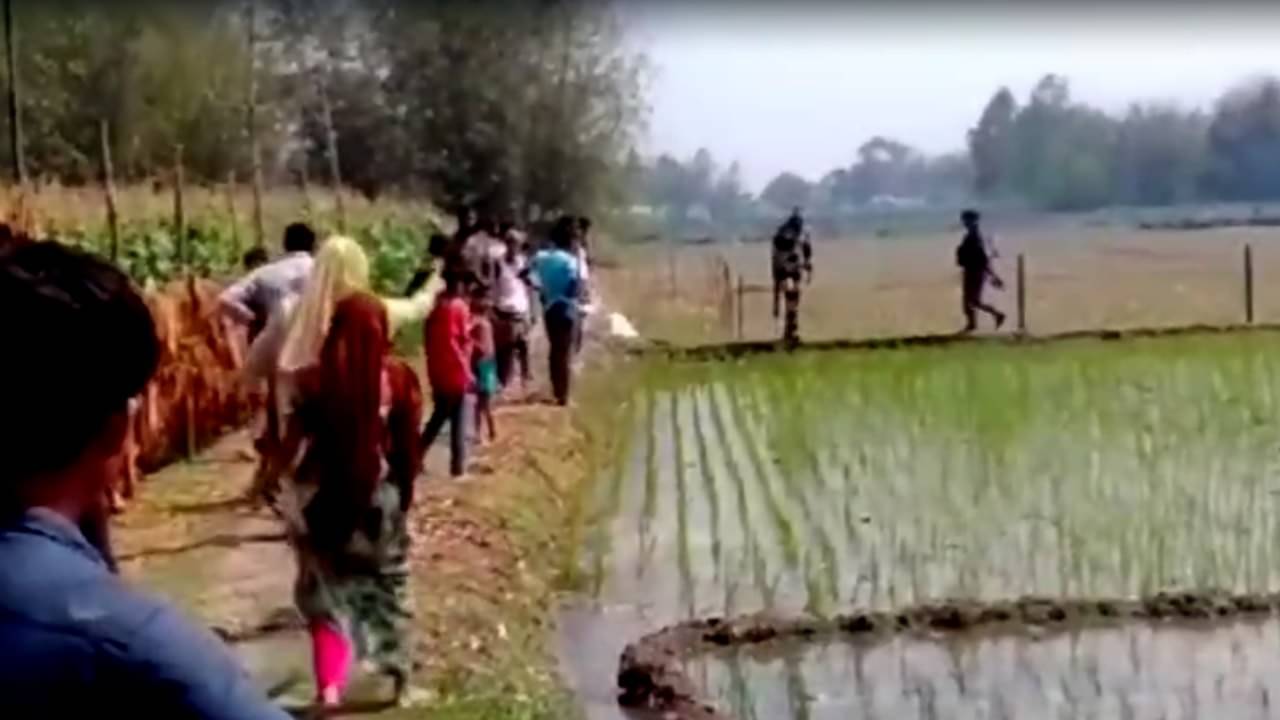 Indo-Bangladesh Border: লুকিয়ে লুকিয়ে সীমান্তে চলছিল খেলা, দেখা মাত্রই বাধা BSF-র! শেষ পর্যন্ত পিছু হটতে বাধ্য হল বাংলাদেশি সেনা