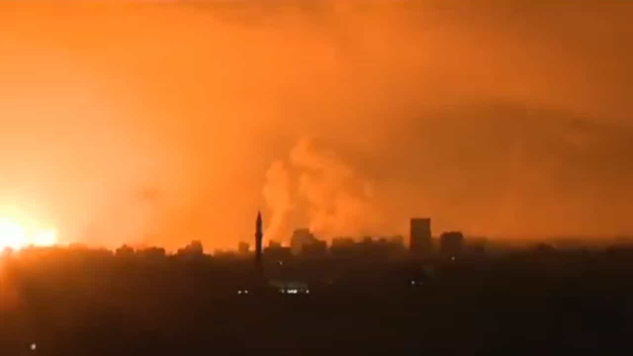 Israel Strikes in Gaza: রমজানে লাল আকাশ, আমেরিকার 'পরামর্শে' যুদ্ধবিরতি ভেঙে গাজায় 'মৃত্যু পাঠাল' ইজ়রায়েল, হামলায় শেষ 'শতাধিক' Israel Strikes in Gaza: রমজানে লাল আকাশ, আমেরিকার 'পরামর্শে' যুদ্ধবিরতি ভেঙে গাজায় 'মৃত্যু পাঠাল' ইজ়রায়েল, হামলায় শেষ 'শতাধিক'