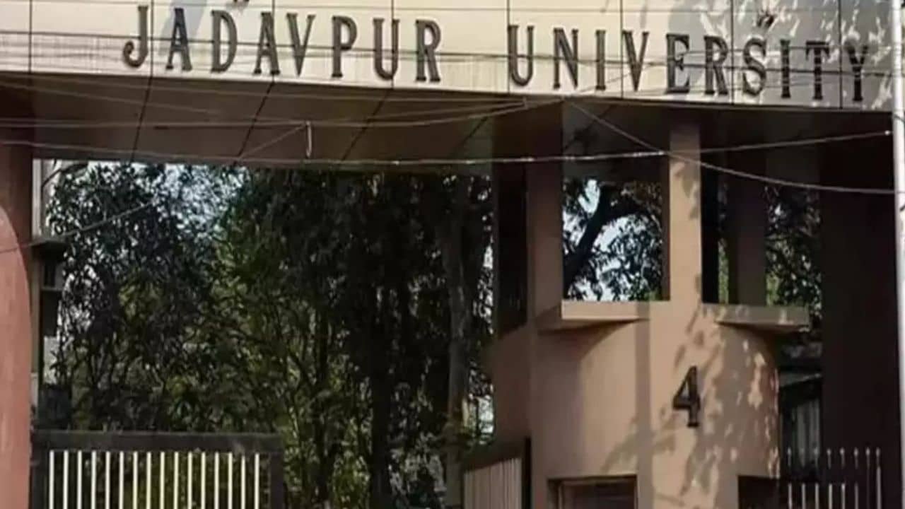 Jadavpur University: ছাত্রদের ডেডলাইনের আগেই হবে বৈঠক, জানিয়ে দিল যাদবপুর বিশ্ববিদ্যালয় কর্তৃপক্ষ