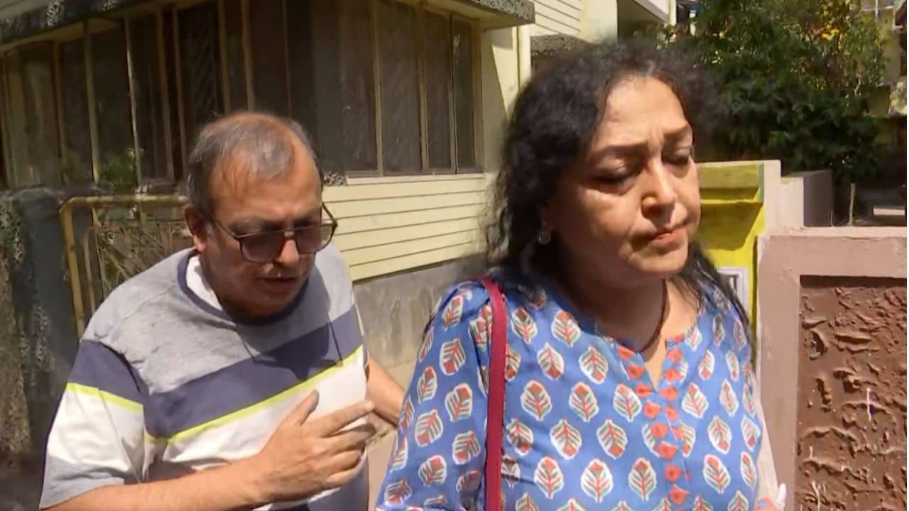 Jadavpur VC: রক্তচাপ ওঠানামা করছে, যাদবপুরের উপাচার্যকে নিয়ে হাসপাতালে ছুটলেন স্ত্রী