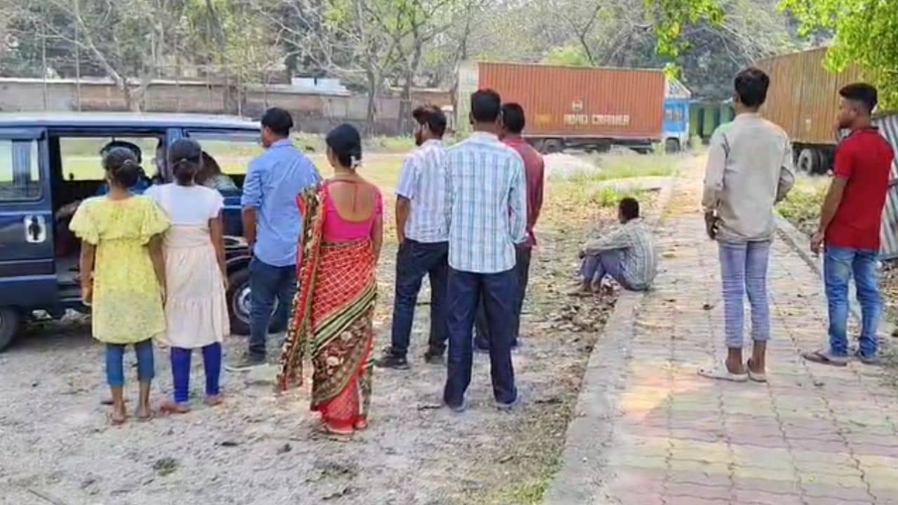 Jalpaiguri: বন্ধ ঘরে একসঙ্গে দুই নাবালিকার শ্লীলতাহানির অভিযোগ, গ্রেফতার প্রৌঢ়