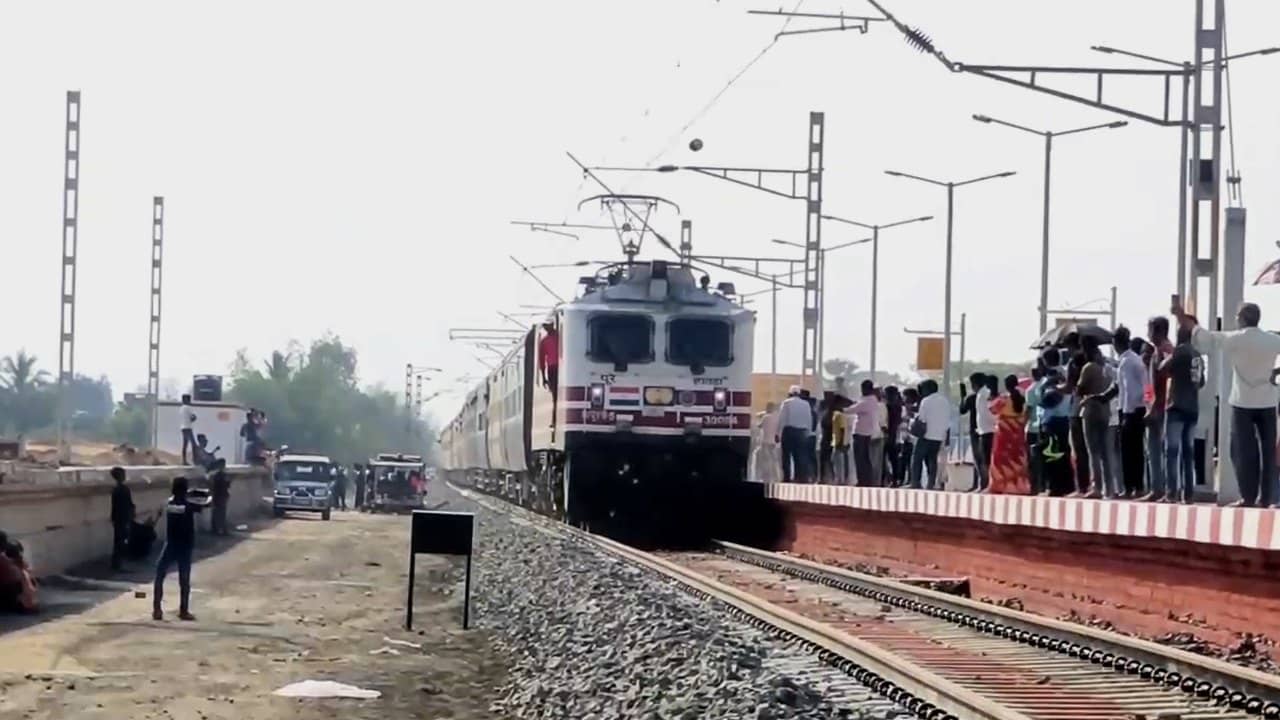 Train in Jayrambati: জট কাটিয়ে মায়ের গাঁ জয়রামবাটিতে গড়াল রেলের চাকা, এক্সপ্রেসের দাবি পৌঁছাল দিল্লির দরবারে