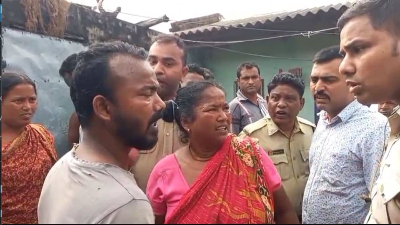 Katwa: ঝামেলার মধ্যস্থতা করতে এসেছিলেন, তাঁদের সামনেই বৃদ্ধের মর্মান্তিক পরিণতি, স্তব্ধ পরিবার