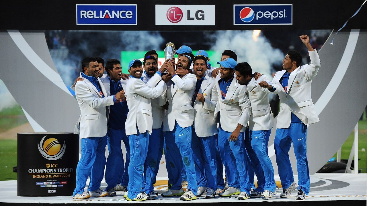 ICC Champions Trophy 2025 Final: মিনি বিশ্বকাপ চ্যাম্পিয়নদের কেন সাদা রংয়ের ব্লেজ়ার দেওয়া হয়? ICC Champions Trophy 2025 Final: মিনি বিশ্বকাপ চ্যাম্পিয়নদের কেন সাদা রংয়ের ব্লেজ়ার দেওয়া হয়?