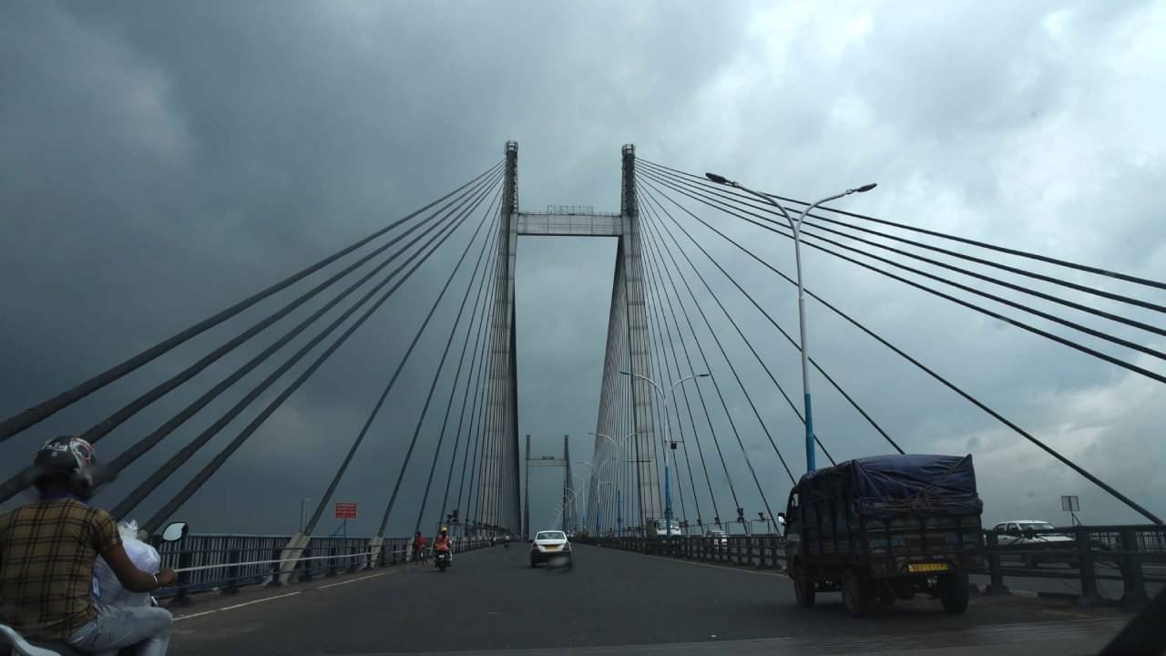 Weather Update: সকাল থেকেই মেঘলা আকাশ, কী ভাবছেন বৃষ্টি হবে?