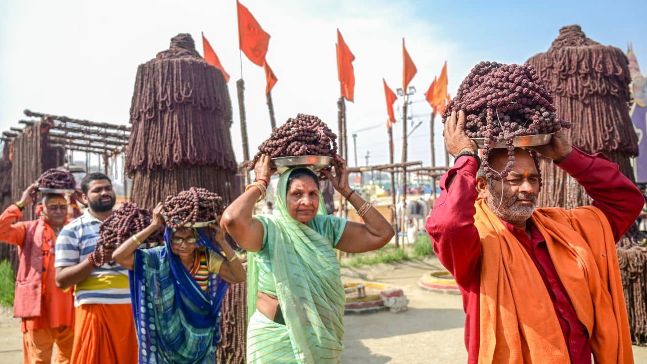 Maha Kumbh Missing: মহাকুম্ভে গিয়ে হারিয়ে গেলেন ৫৪ হাজার পুণ্যার্থী, নিখোঁজদের ঘর ওয়াপসি করল AI