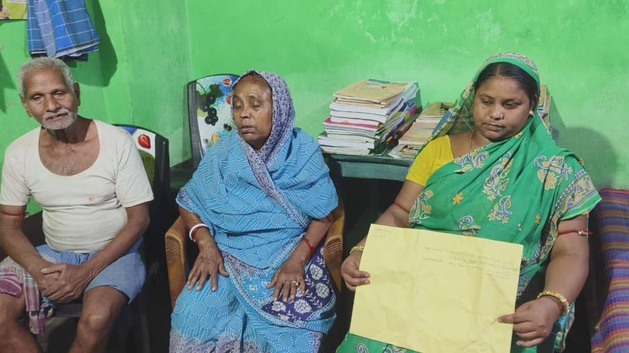 Kumbh Mela: নগদ ৫ লক্ষ টাকা এল, এল না ডেথ সার্টিফিকেট, ব্যাঙ্কে জমা করতে ভয় পাচ্ছে কুম্ভমেলায় মৃতের পরিবার