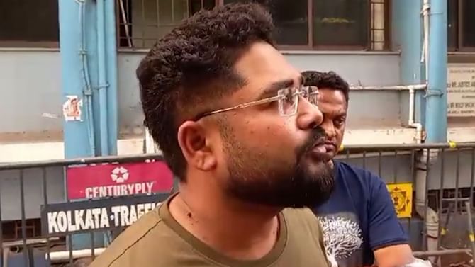 কোর্টরুমের বাইরে ডেকে নিয়ে গেল, তারপর... বিচারকের কাছে বিস্ফোরক কুন্তল