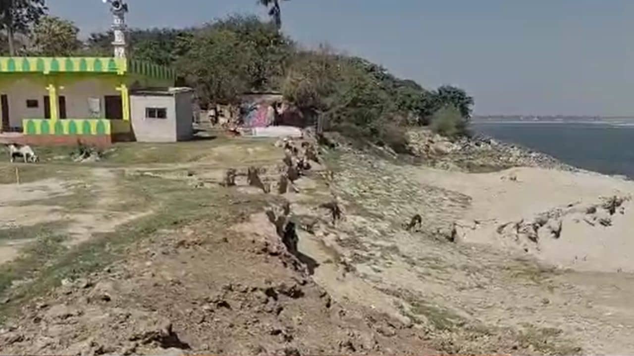 Murshidabad: ইদের আগে মসজিদ না ভেসে যায়..., আতঙ্কে কামালপুর