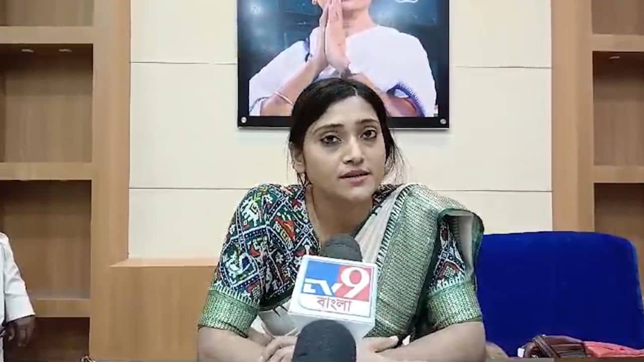 Voter List: দুজায়গার ভোটার লিস্টে জ্বলজ্বল করছিল তৃণমূলের শেফালি খাতুনের নাম! নেত্রী বললেন জানতামই না