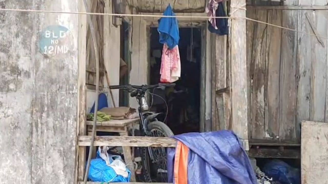 Alipurduar: পড়ে আছে একগুচ্ছ পোড়া সার্টিফিকেট, বাড়ির ভিতর ছেলে-মা-ভাইপোর লাশ, ফের ট্যাংরা-কাণ্ডের ছায়া