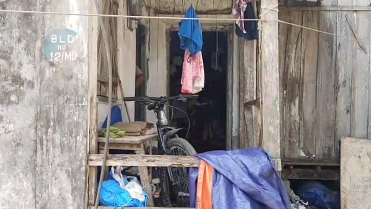 Alipurduar: পড়ে আছে একগুচ্ছ পোড়া সার্টিফিকেট, বাড়ির ভিতর ছেলে-মা-ভাইপোর লাশ, ফের ট্যাংরা-কাণ্ডের ছায়া