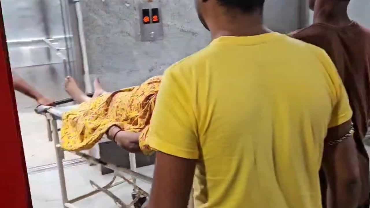 Basirhat: গোপন কম্মের কথা জেনে ফেলেছিলেন কাকিমা, তাই রাতের অন্ধকারে একা পেয়েই... Basirhat: গোপন কম্মের কথা জেনে ফেলেছিলেন কাকিমা, তাই রাতের অন্ধকারে একা পেয়েই...
