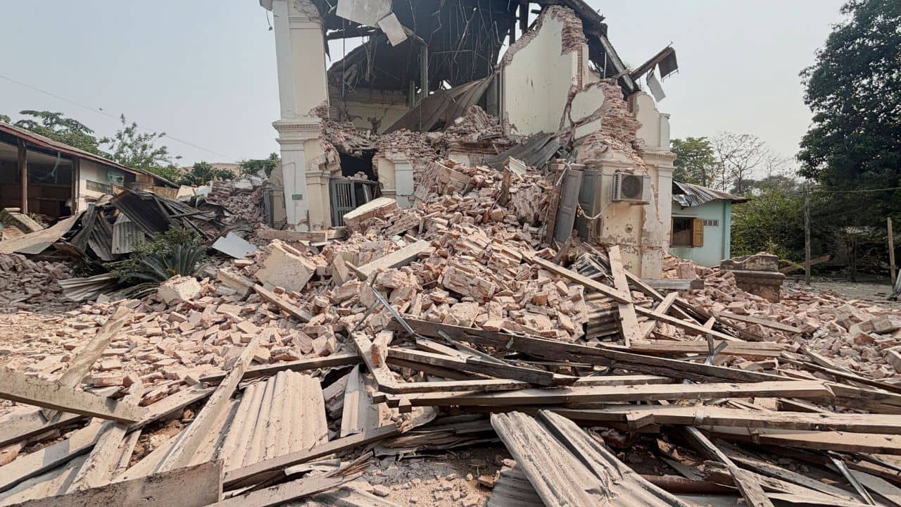 Myanmar Earthquake: মসজিদ থেকে হাসপাতাল, শুধুই লাশ আর লাশ, ৭০০ ছুঁল মৃত্যু, আহতের সংখ্য়া ছাড়াল ১০০০